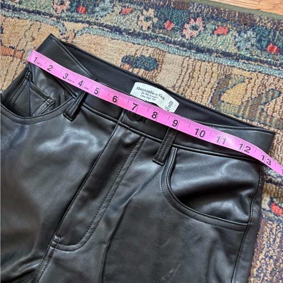 A&F Vegan Leather 90s Straight Pant Black SZ 25 - Picture 4 of 6